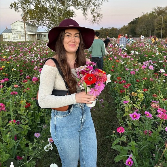 Meet your Posher, Kelcie - Picture 4 of 5